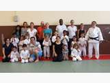 Semaine  Tous en kim  : les parents viennent pratiquer le judo avec leur enfant...